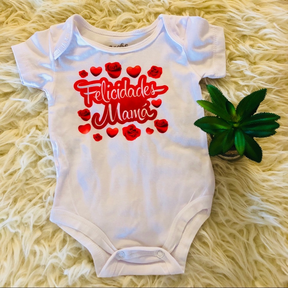 “Felicidades Mamá” (Congratulations Mom)